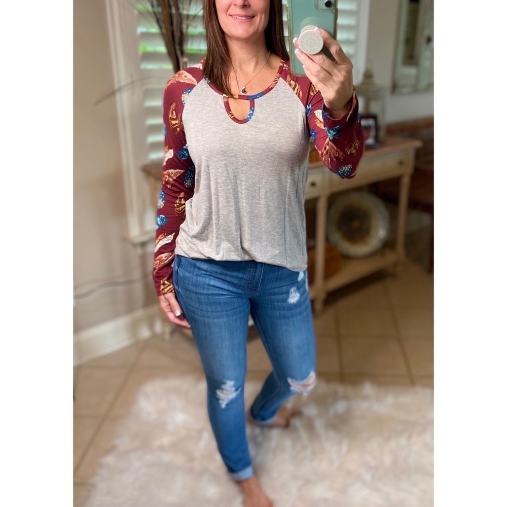 Raglan Feather Print Sleeve Keyhole Burgundy 4320